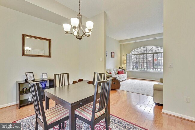 Foto del edificio - 2105 Jamieson Ave