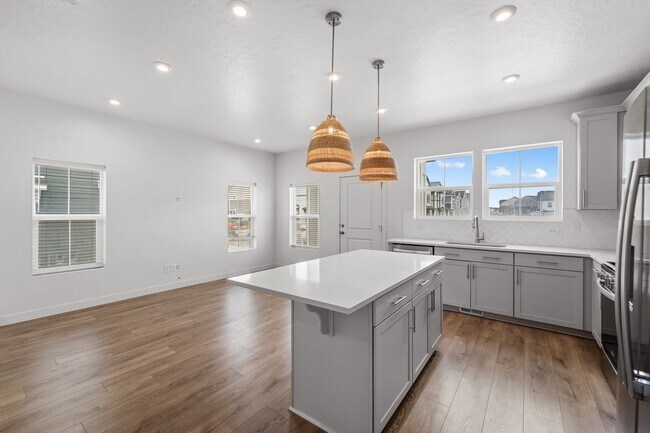 Building Photo - 9371 N Vernham Ln