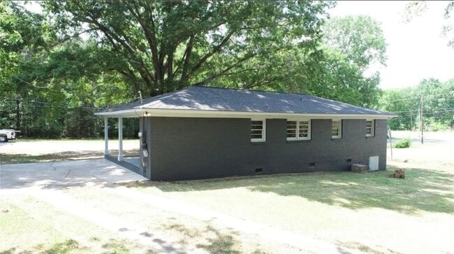 Building Photo - 67 Whispering Pnes Rd