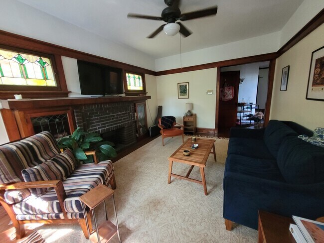 Foto del edificio - 4422 N Greenview Ave