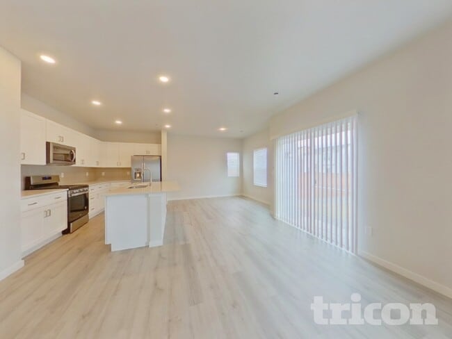 Building Photo - 2214 Flower Blossom Ave