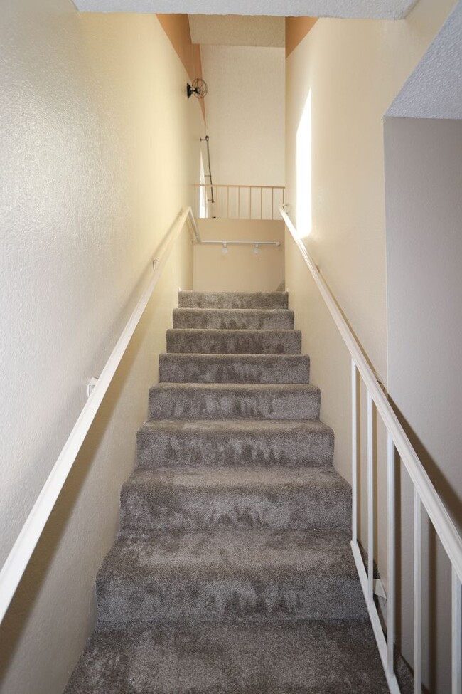 Building Photo - 2 bed/2 bath Diamond Bar Townhouse
