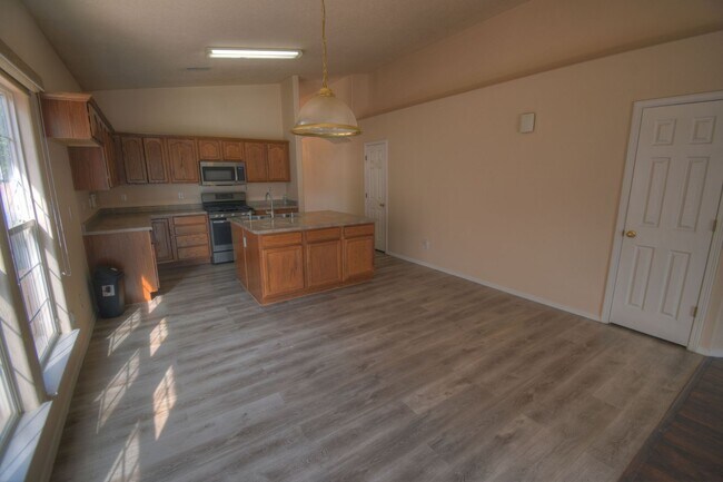 Foto del edificio - 908 Tumulus Dr NW