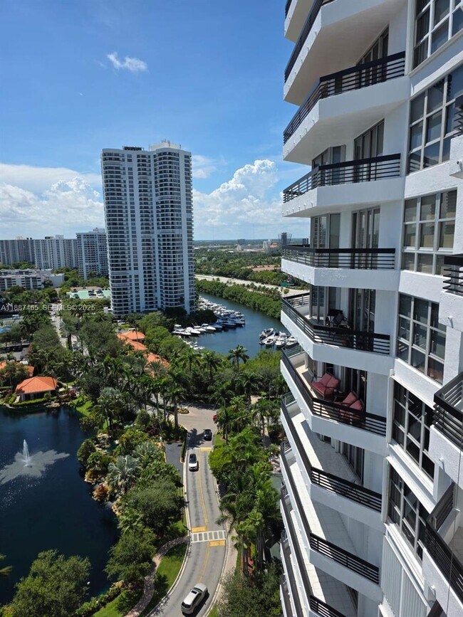 Foto del edificio - 19195 NE 36th Pl