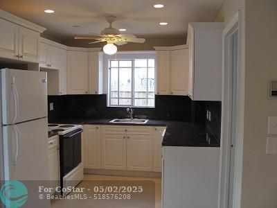Foto del edificio - 3841 NE 13th Terrace