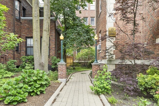 Building Photo - 21 Chauncy St