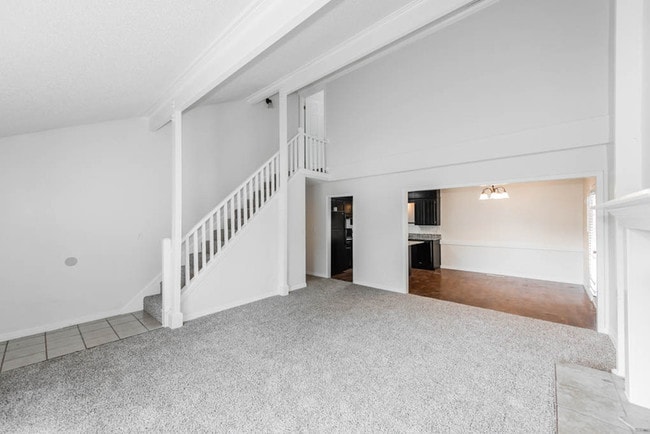 Building Photo - 637 Earthside Dr