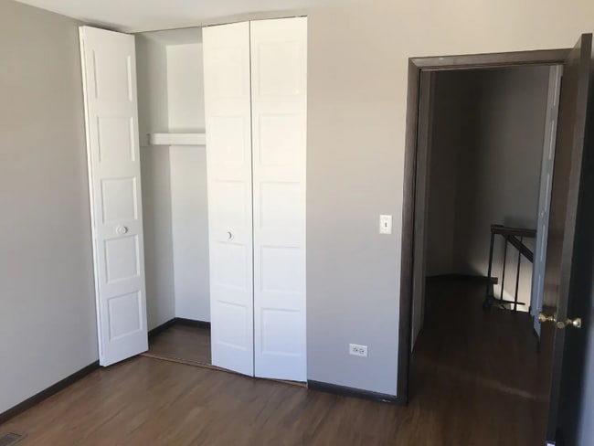 Building Photo - 310 Farmingdale Cir