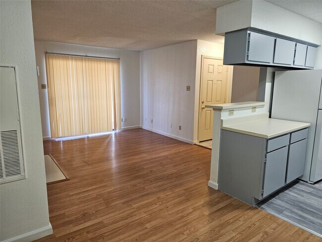 Foto del edificio - 2750 Holly Hall St