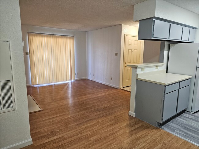 Building Photo - 2750 Holly Hall St