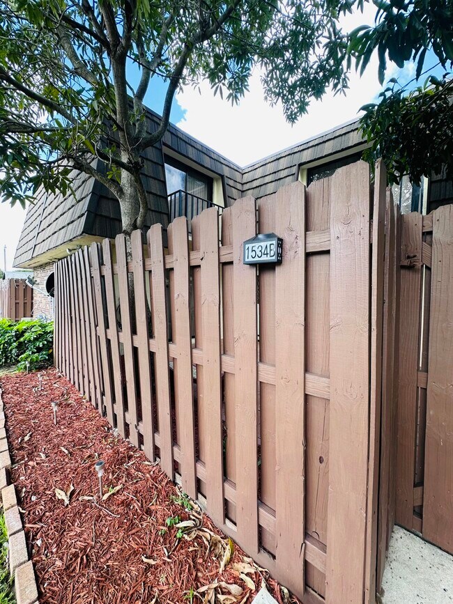 Foto del edificio - 1534 Forest Lakes Cir