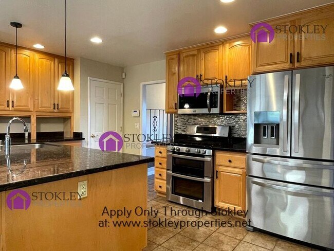 Foto del edificio - 17650 Mayflower Dr