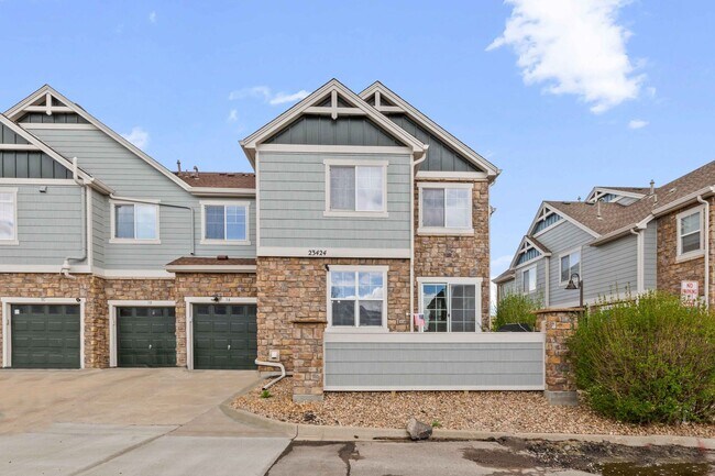 Foto del edificio - Stunning Townhome In Great Location!