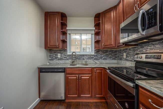 Building Photo - 529 Fox Run Ln