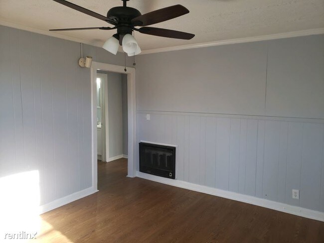 Building Photo - 2 br, 1 bath Apartment - 3315 Bellcrest Dr.