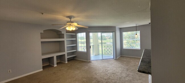 Building Photo - 7330 Westpointe Blvd #423
