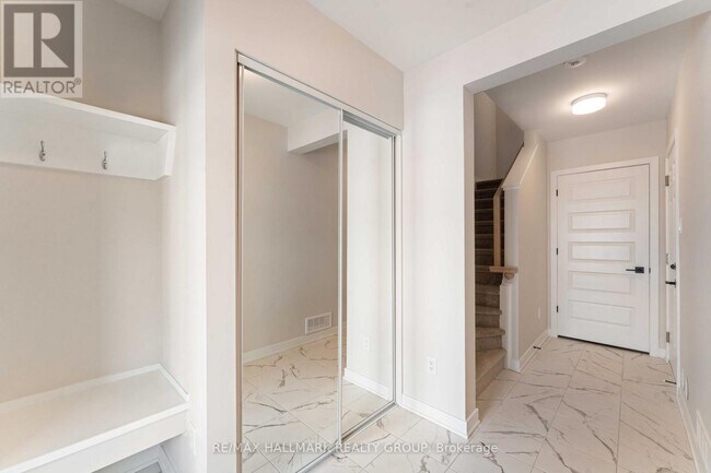 Building Photo - 757 Kinstead Private