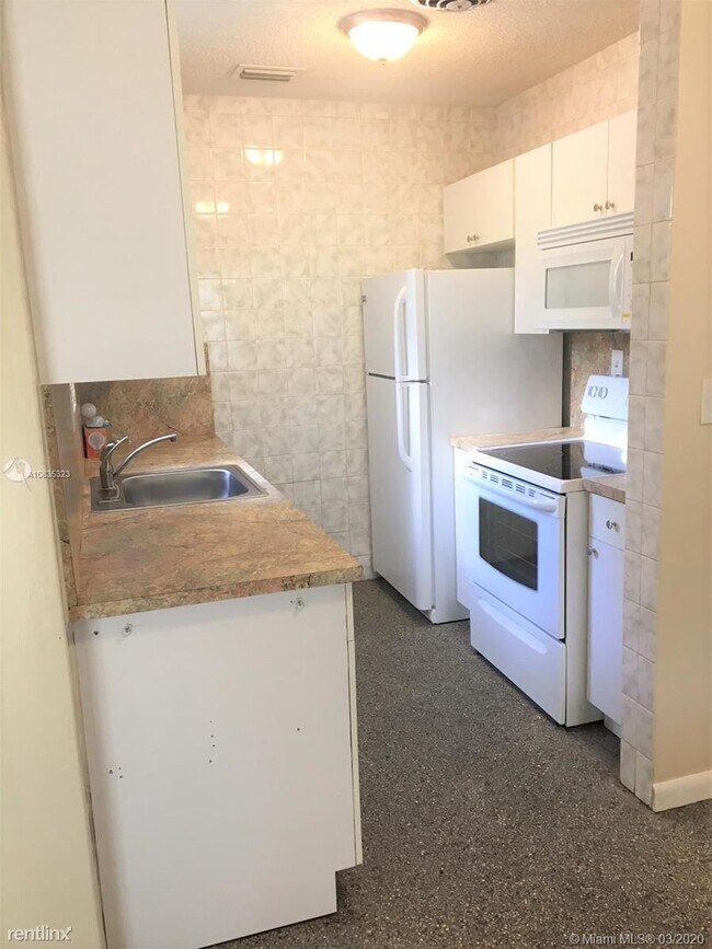 Building Photo - 3 br, 1 bath House - 3231 SW 32nd Ave