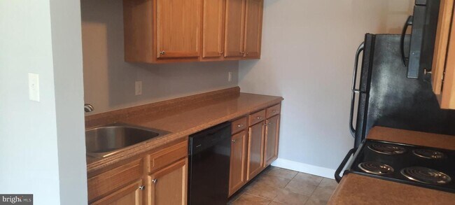 Building Photo - 1406 Flanders Way