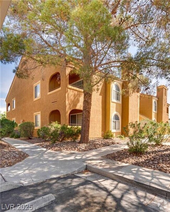 Building Photo - 7950 W Flamingo Rd