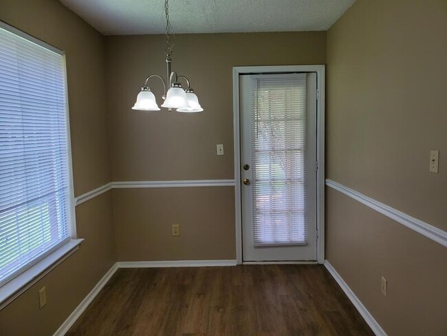 Building Photo - 2590 Reese Point Dr