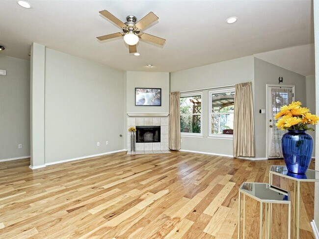 Foto del edificio - 612 Blue Oak Cir