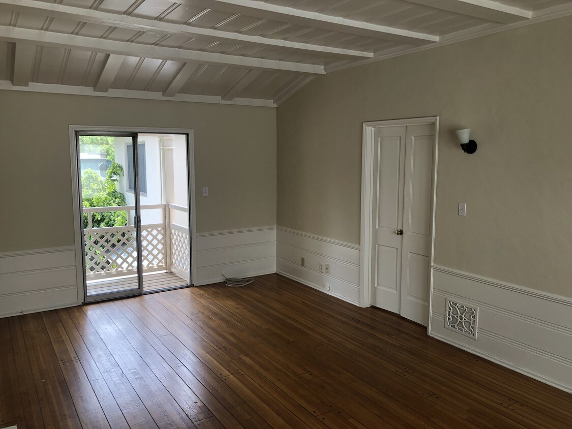 Living room - 9623 Charleville Blvd