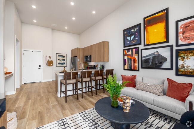 Jackson 1BR, 1BA - 656SF - Living Room / Dining Area - The Col