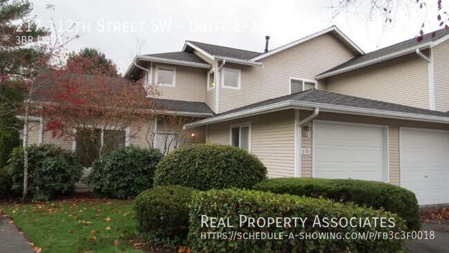 Building Photo - Townhome in Desirable Quiet Complex.