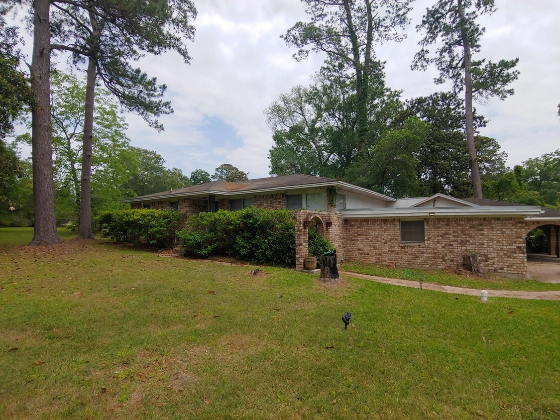 280 Morris Dr, Rose Hill Acres, TX 77657 House Rental in Rose Hill