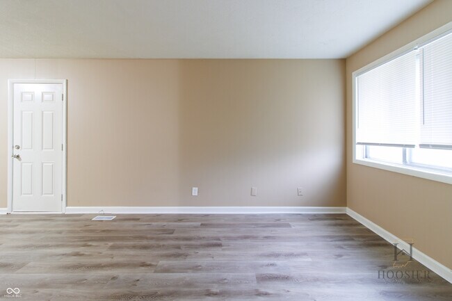 Building Photo - 3914 Richelieu Rd
