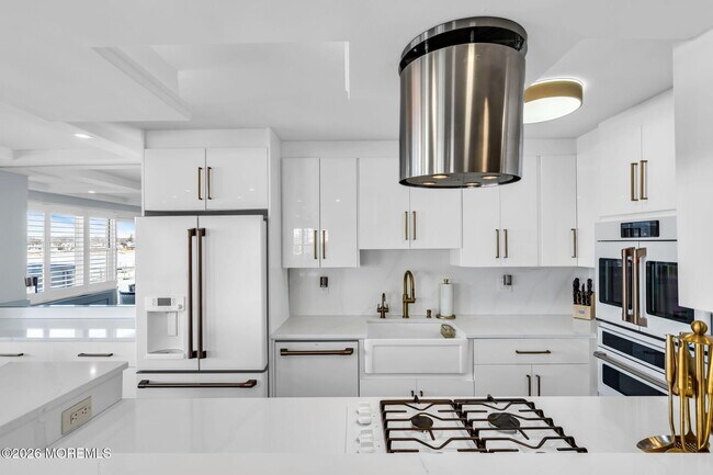 Foto del edificio - 28 Riverside Ave