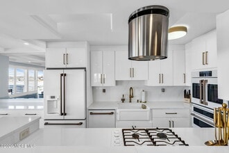 Building Photo - 28 Riverside Ave