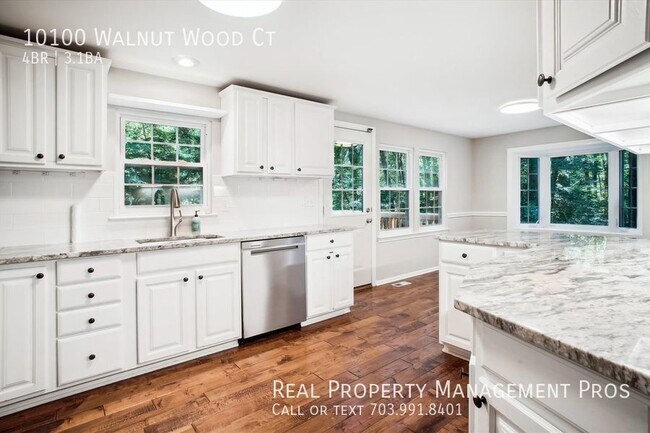 Building Photo - RARLEY AVAILABLE SUN SOAKED FOUR BEDROOM 3...