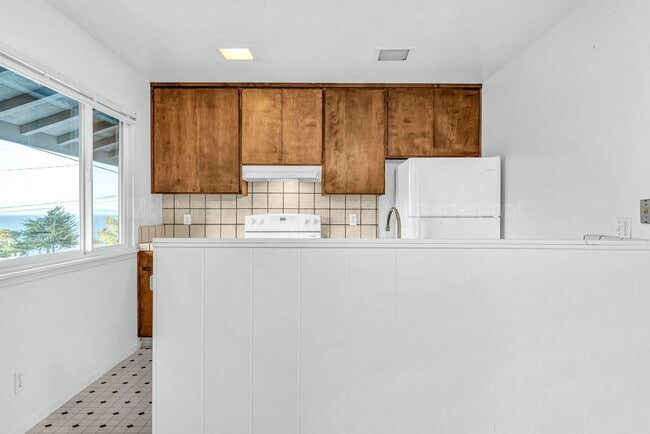 Building Photo - 215 2nd St