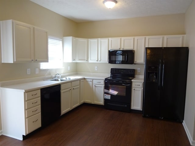 Building Photo - 1921 Monticello Dr