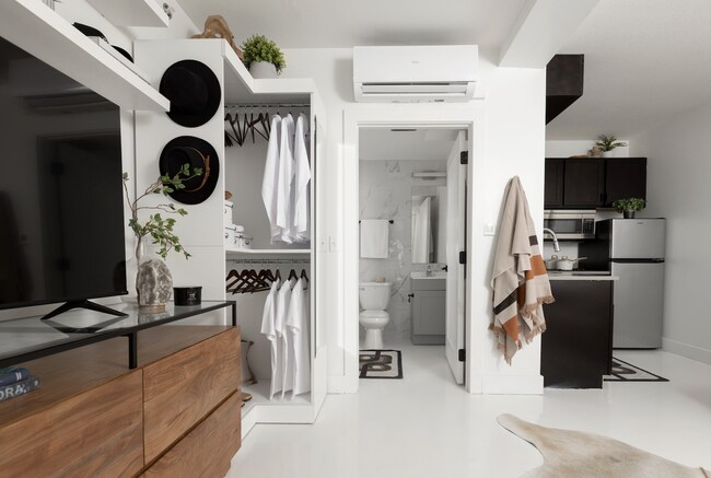 Building Photo - Signal Hill Studios