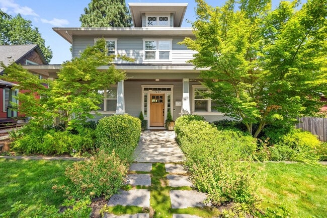 Building Photo - Spacious 4-Bedroom Dream Home – Perfect fo...