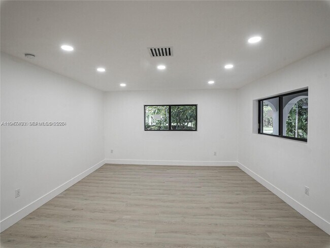 Foto del edificio - 530 NE 91st St