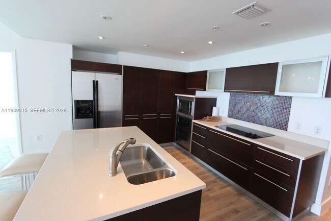 Foto del edificio - 1900 N Bayshore Dr