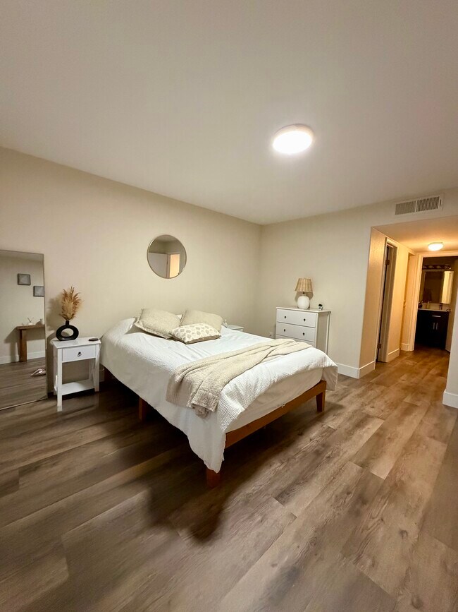 Foto del edificio - 1575 W Warm Springs Rd