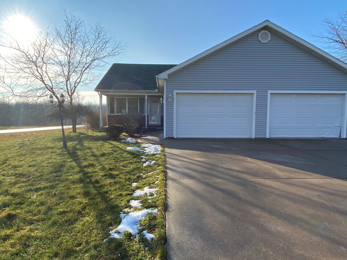 7002 Cambridge Dr, Lockport, NY 14094 Townhome Rentals in Lockport NY
