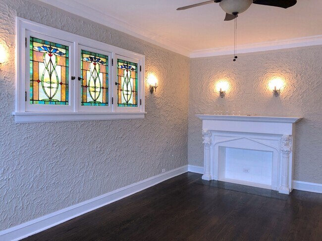 Foto del edificio - 2422 W Fullerton Ave