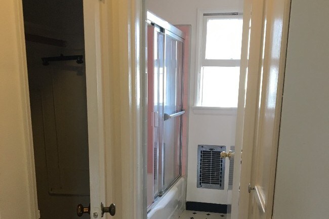 bathroom - 1851 N Mariposa Ave