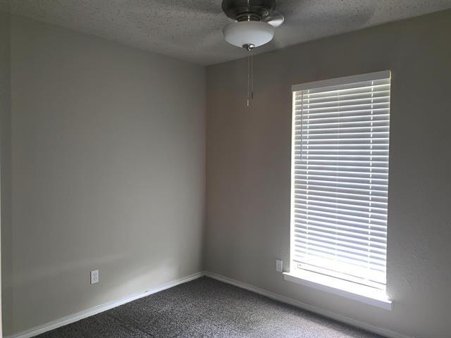 Building Photo - 406 E Springdale Ln