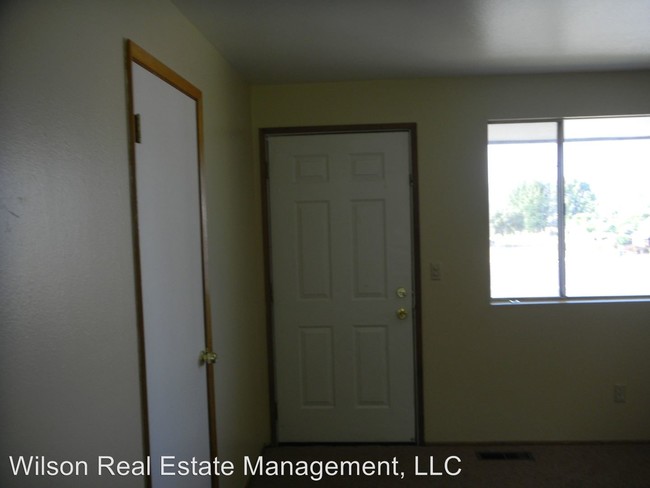 Building Photo - 8101 Tieton Dr