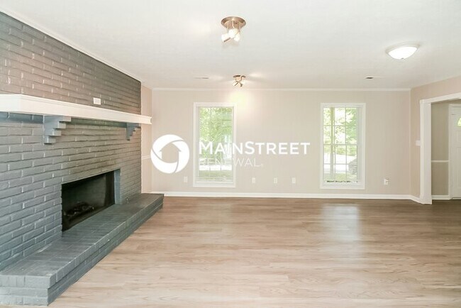 Building Photo - 3 Bedroom Pet-Friendly Home in Fayettevill...