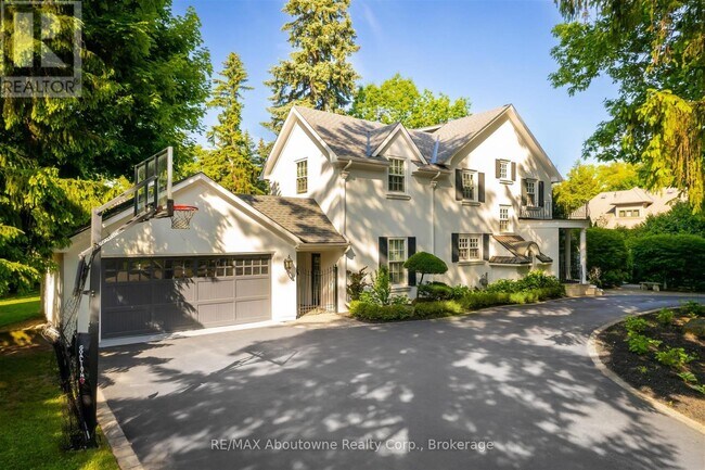 Photo du bâtiment - 317 Gloucester Ave