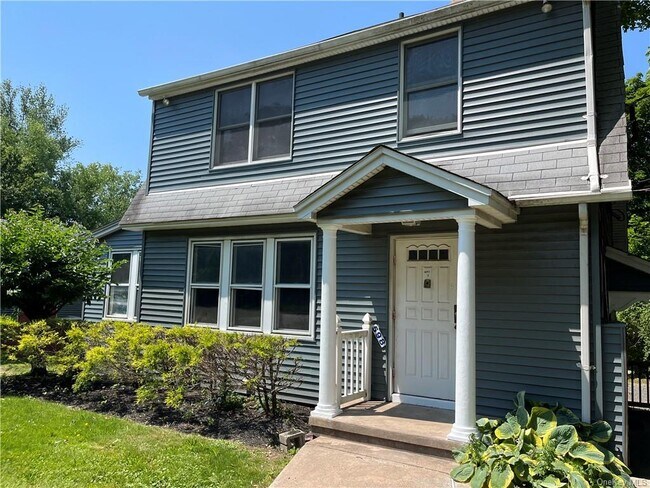 Building Photo - 596 NY-303