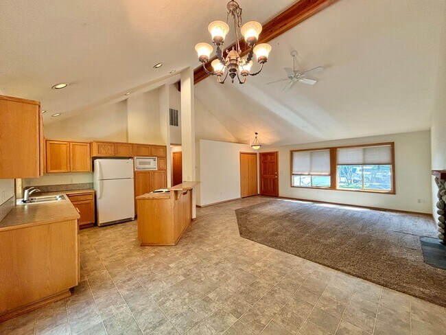 Building Photo - 61215 Bighorn Ct